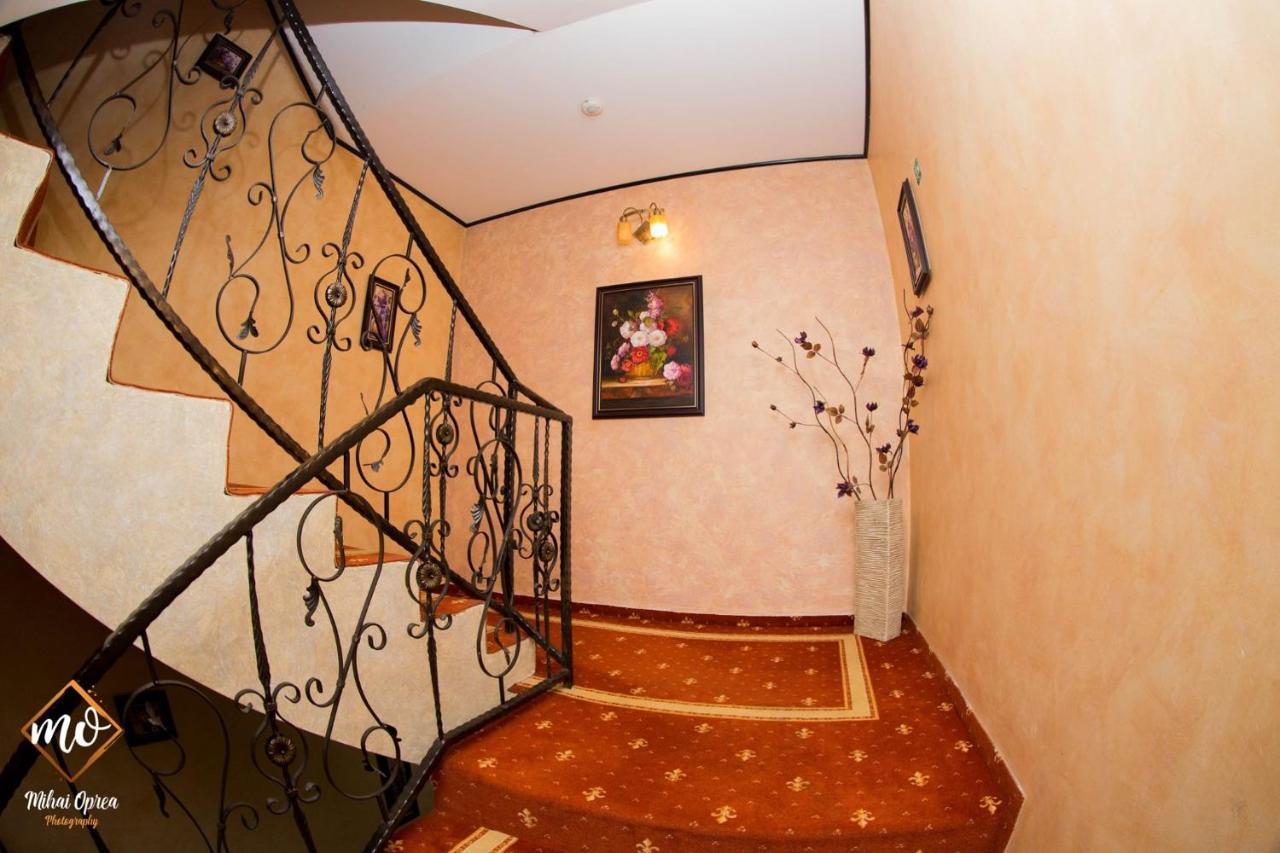 Hanul Simon Pensiune & Restaurant Бран Екстериор снимка