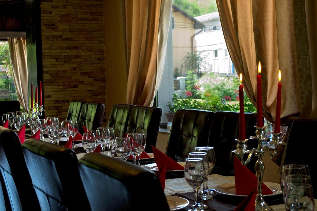 Hanul Simon Pensiune & Restaurant Бран Екстериор снимка
